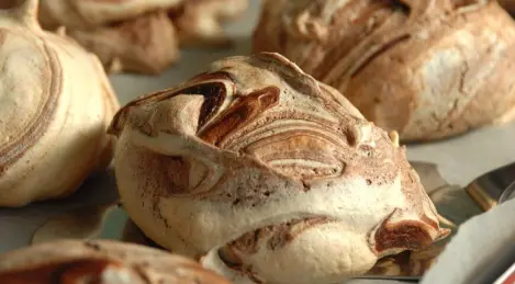 Merengue "mármol" con chocolate "Para la amada"