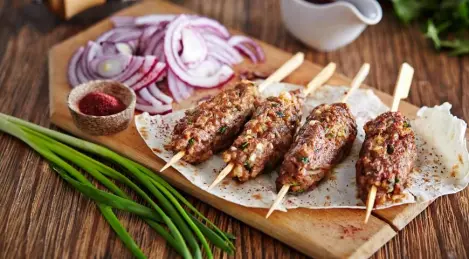 Delizioso kebab alla griglia