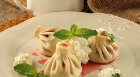 Khinkali mit Kirschen