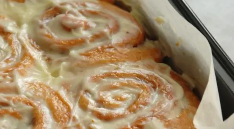 Panini alla cannella a tema cannella