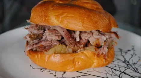 Schottisches gebackenes Schweinefleischsandwich