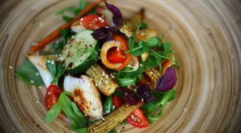 Warm vegetable salad with pan-Asian style squid