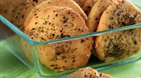 Cookies with parmesan and herbs