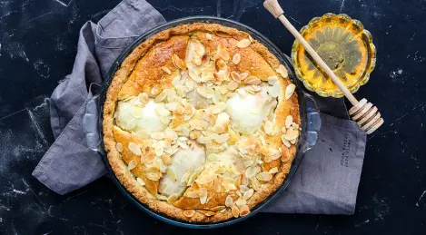Sand cake with pears