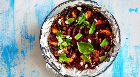 Baked beets with walnuts and goat cheese