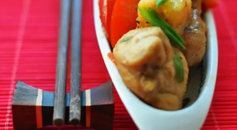 Pollo a la china con ananá y verduras