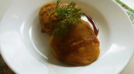 Cauliflower cutlets with pomegranate sauce