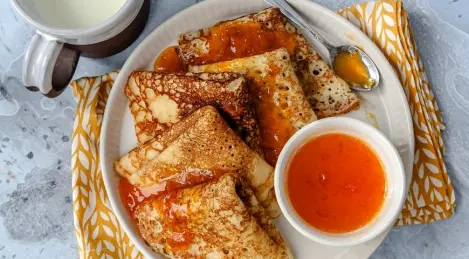 Yeast pancakes with milk