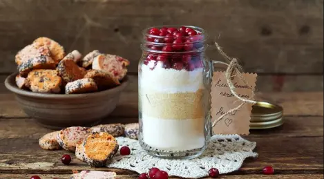 Cranberry cookies in a jar as a gift, "Do it yourself!"