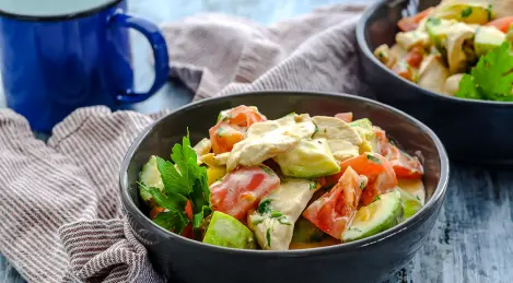 Stufato veloce di zucchine con filetto di pollo