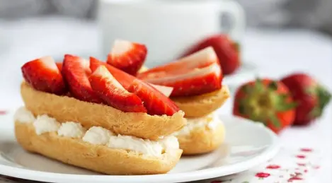 Bignè capovolti alla fragola