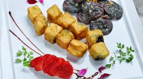 Eggplant and mushrooms fried in spices with garlic