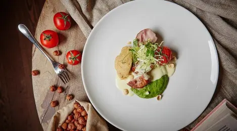 Veal tenderloin with nut puree