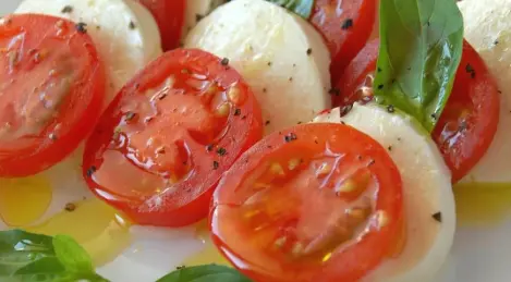Salad "Caprese" with mozzarella