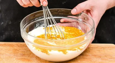 Marinada para barbacoa sobre yogur.