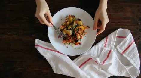 Pommes de terre rustiques aux légumes et poulet