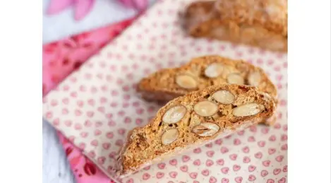 Biscotti all'arancia con mandorle