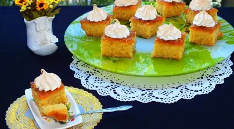 Torte con marmellata di albicocche e meringa