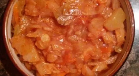 Vegetable stew with zucchini