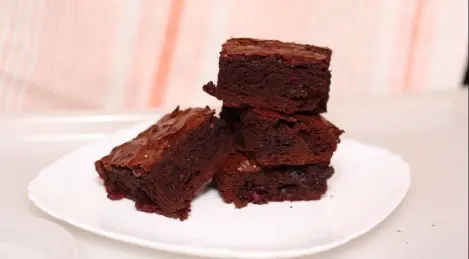 Chocolate brownie with cherries