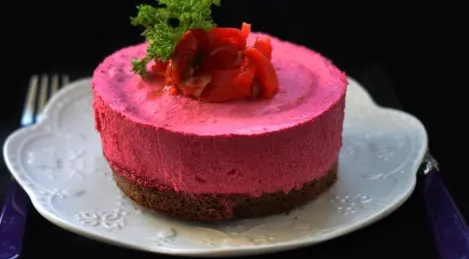 Snack cheesecake with beets and salmon