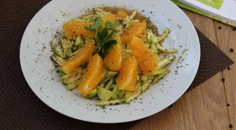 Zucchini salad with orange