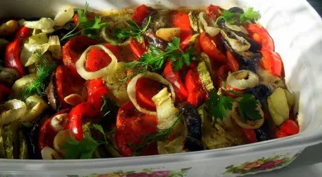 Antipasti aus Sommergemüse