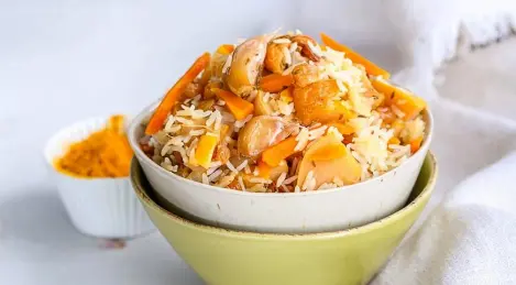 Lean pilaf with vegetables and dried fruits