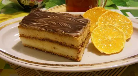 Sour cream cake with boiled condensed milk