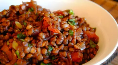 Lentils with onions and tomatoes
