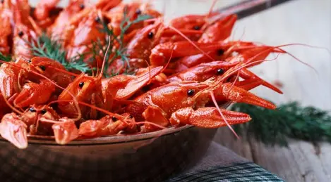 Boiled crayfish with dill