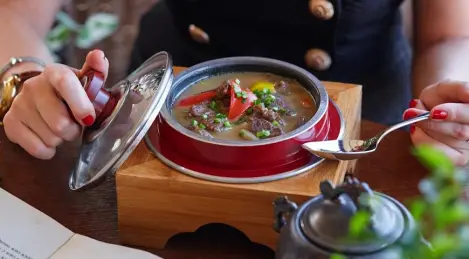 Beef soup with 3 types of pepper