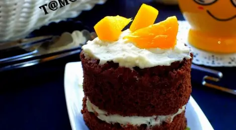 Brownies de chocolate con crema cremosa de vainilla