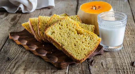 Kürbisbrot in einer Brotmaschine