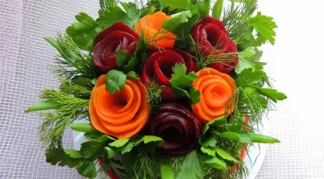 Vegetable salad with mushrooms