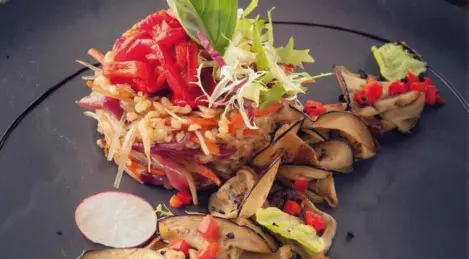 Aubergine au chou, boulgour et sauce aux huîtres