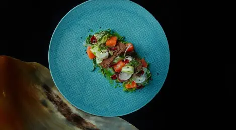 Salad with smoked salmon and butter cream