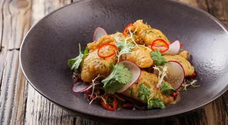 Salad with crispy squid