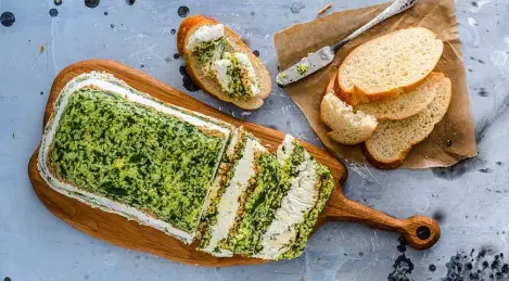 Terrine de fromage aux noix et aux herbes