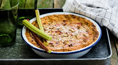 Sand cake with rhubarb