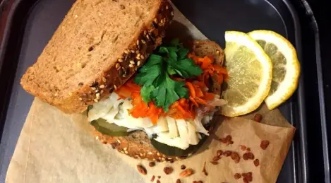 Sandwich au cabillaud et aux carottes