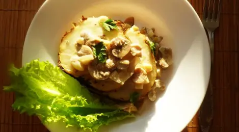 Céleri-rave au four avec sauce aux champignons