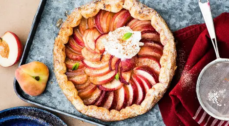 Layer cake with peaches