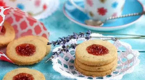 Shortbread with jam