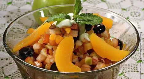 Fruit salad with mint dressing