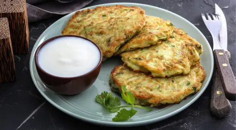 Zucchini pancakes with garlic