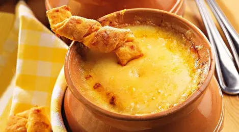 French onion soup with cheese sticks