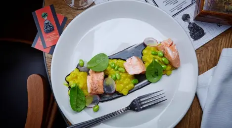 Salmon back with stewed potatoes