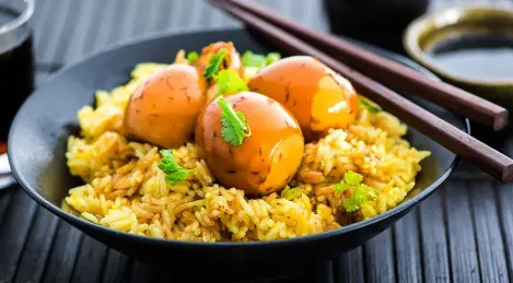 Huevos en salsa de soja