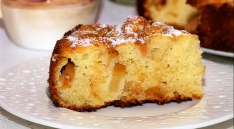 Pie with apples and cinnamon